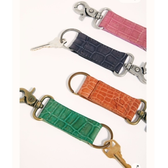 Free People Everywhere Embossed leather Keychain - Picture 1 of 4